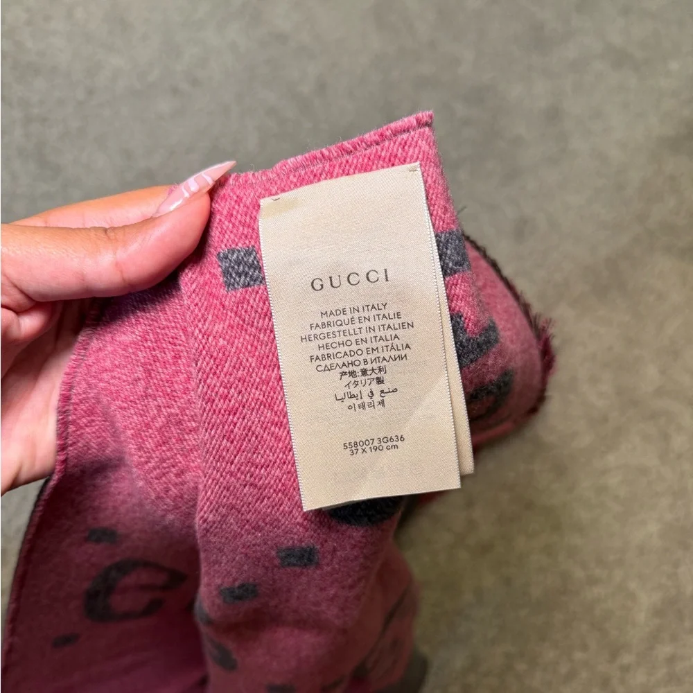 Gucci Pink and Grey GG Logo Scarf - Picture 4 of 4
